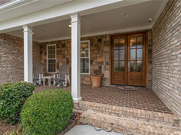 3rd image of 4824 Summer Hill Way