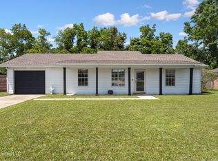 3905 Yosemite Dr, Ocean Springs, MS 39564