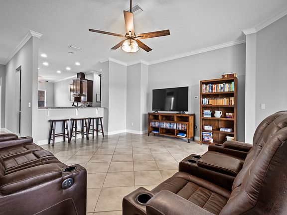 4th image of 1042 Southern Hills Dr