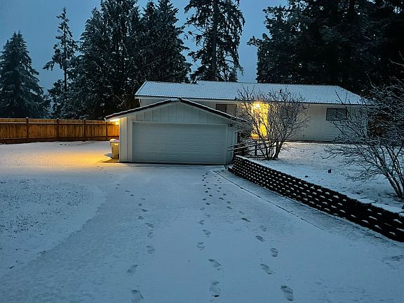 3rd image of 160 E Lakeland Way