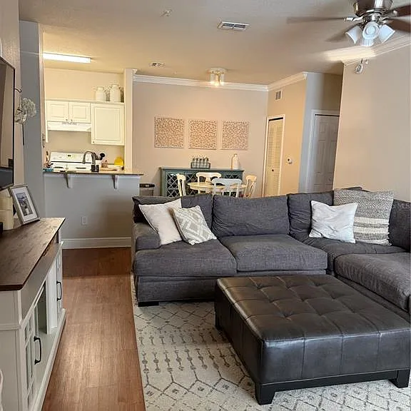 Eastern Pecan Pl — Photo 2