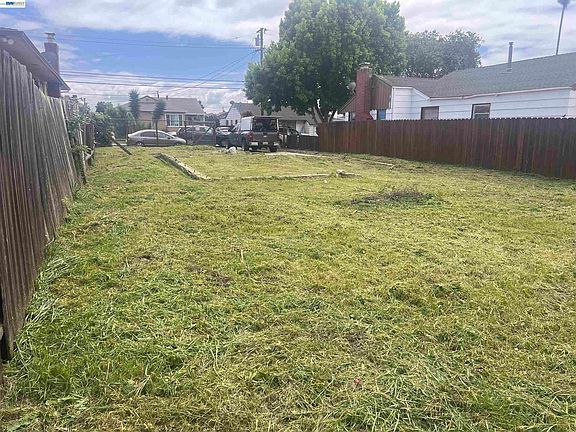 5th image of 1737 Esmond Ave