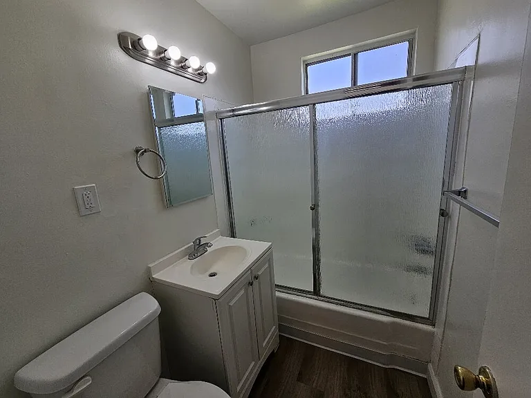 12522 Paramount Blvd #6 — Photo 31