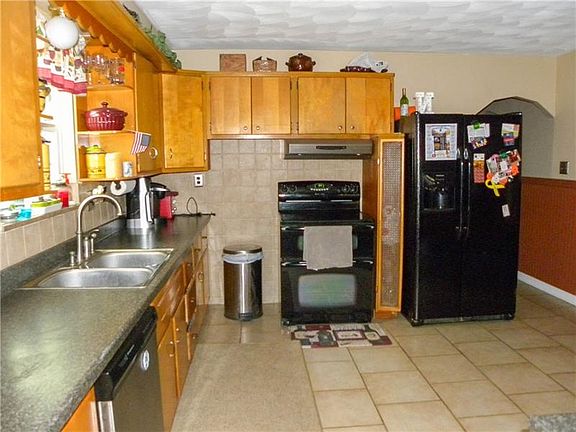 4th image of 212 Crescent Dr