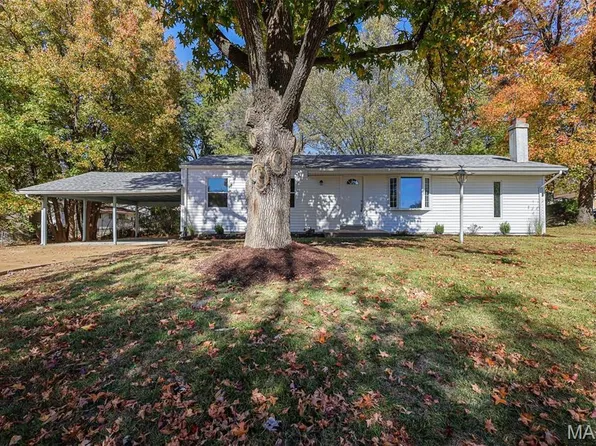 1929 Prior Dr, Saint Louis, MO 63136