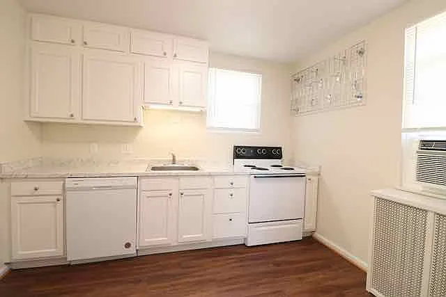 20 Chalmers Ln — Photo 9