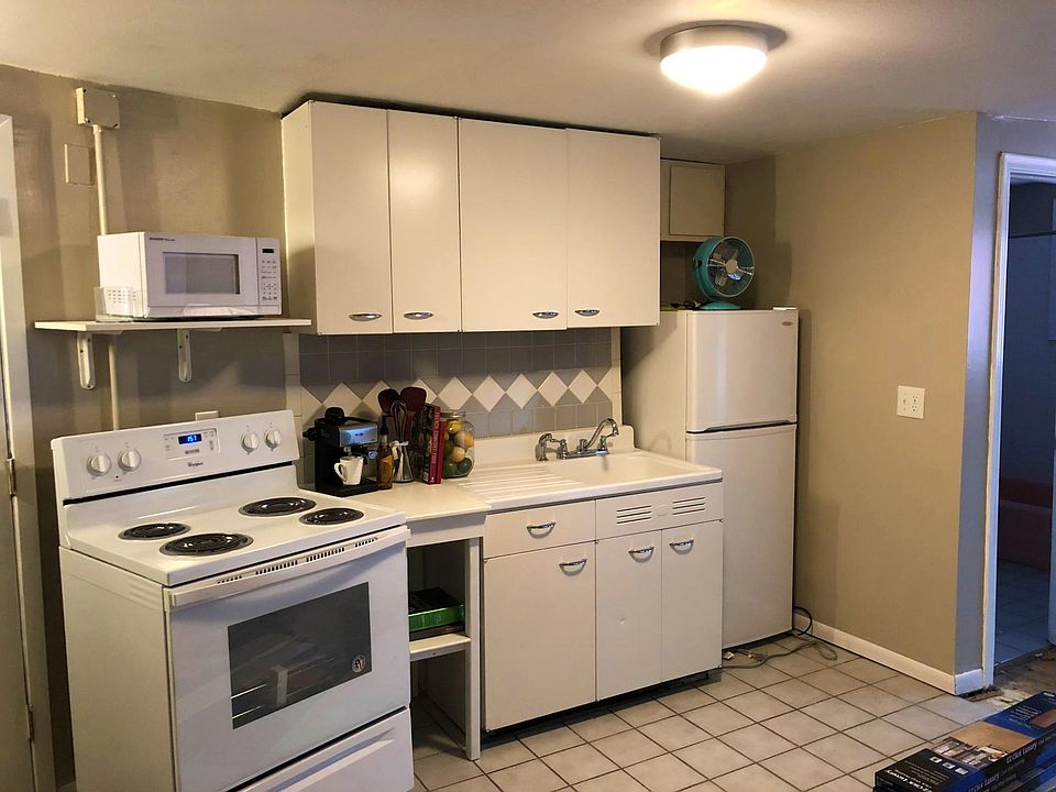 1st image of 3863 Farnam St #B