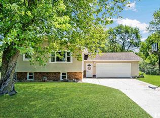 13082 Laurel St, Manito, IL 61546