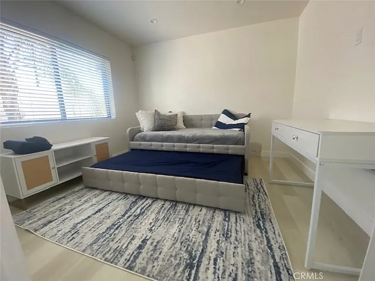 6059 Riverton Ave — Photo 7