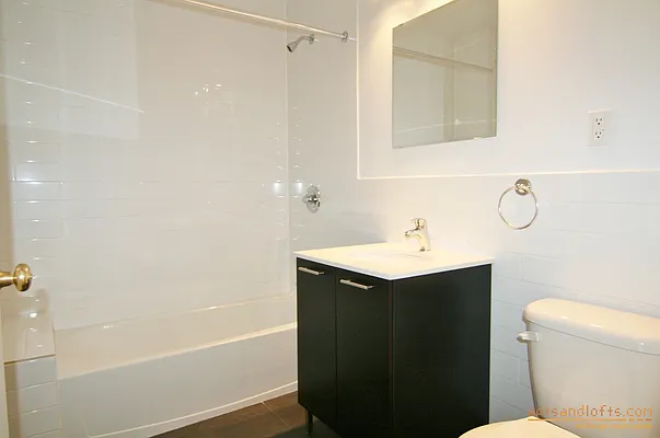 Rented by aptsandlofts.com | media 16