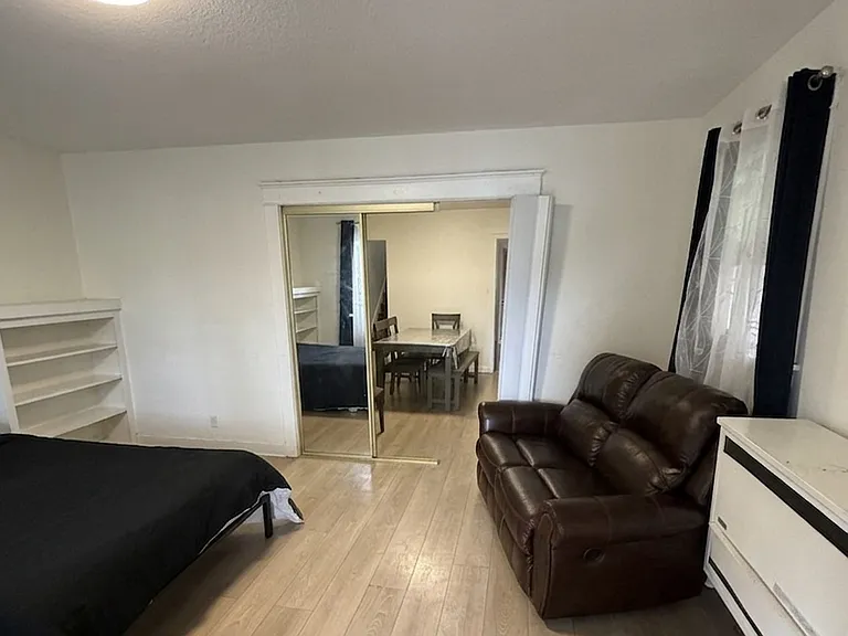 523 W 50th St #523 — Photo 12