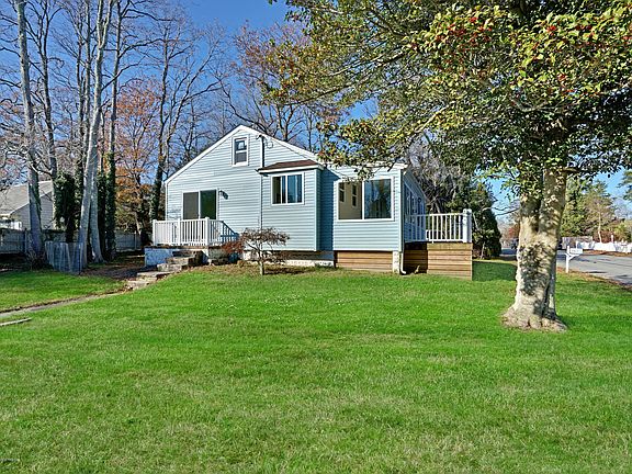 3rd image of 1801 Lakeside Dr S