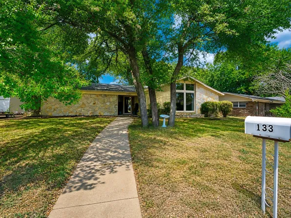 133 Oakhurst Dr, Bedford, TX 76022