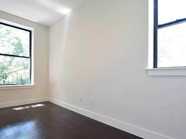 854 Greene Avenue image 4 of 11