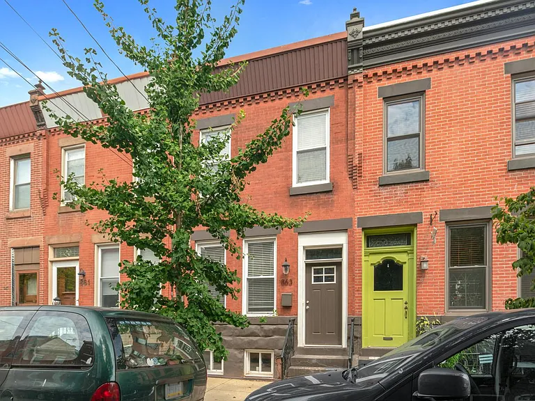863 E Thompson St — Photo 1