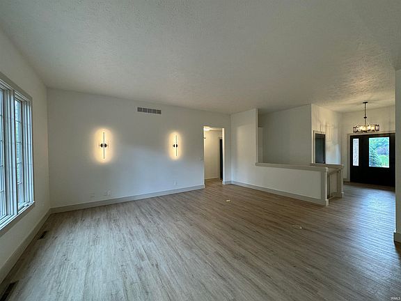 4th image of 59263 Skyview Dr