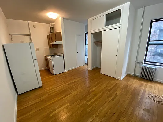 Rented by GreenVill Real Estate LLC | media 9
