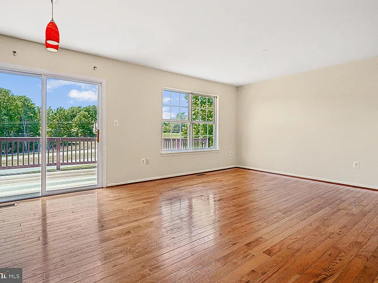 14677 Cloverdale Rd — Photo 9