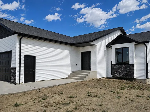 3905 Platinum St, Bismarck, ND 58503
