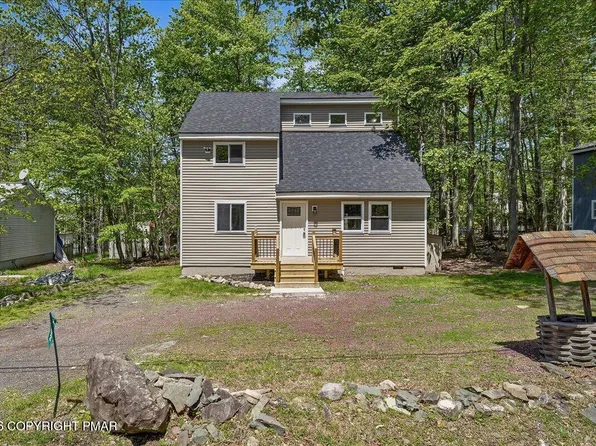 8592 Periwinkle Dr, Tobyhanna, PA 18466