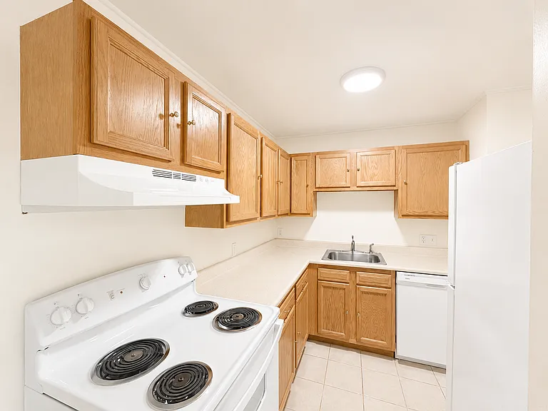 Old Carriage House Apartments — Photo 17