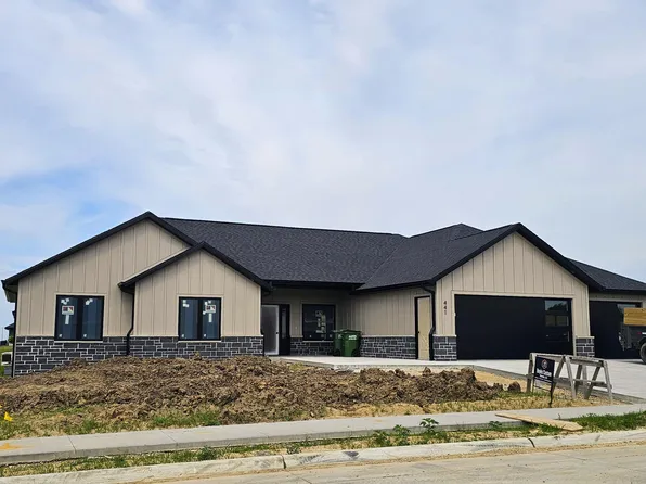 441 Gavin Cir, Peosta, IA 52068