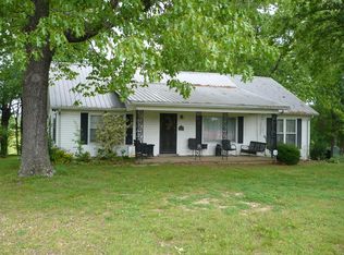 200 Dodd St, Hollow Rock, TN 38342