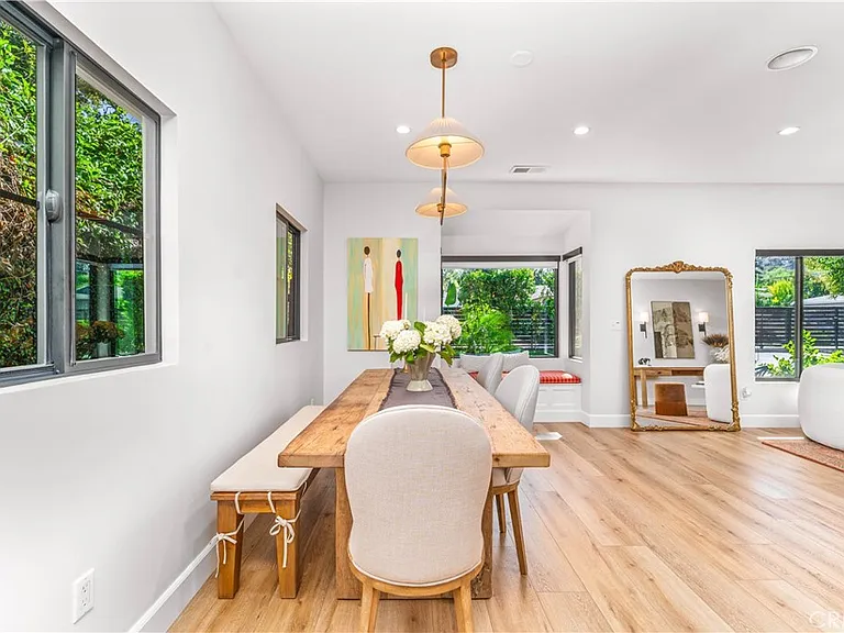 21327 Providencia St — Photo 18