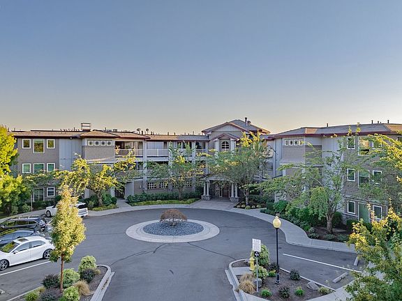 3rd image of 5615 SE Scenic Ln Unit 106
