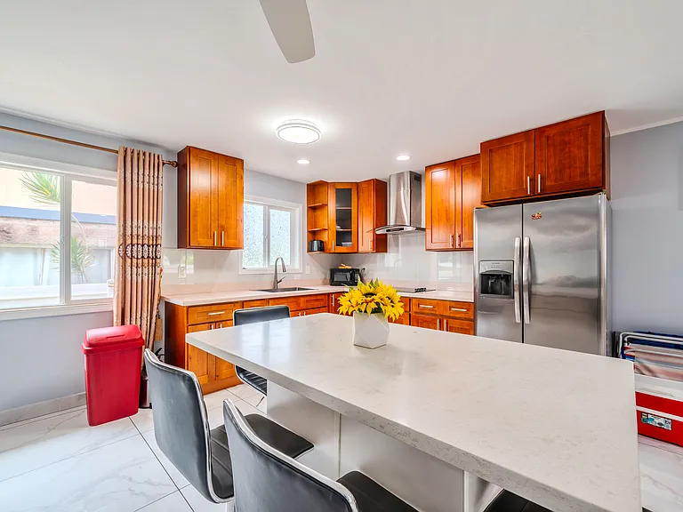 2189 Wilson St — Photo 3
