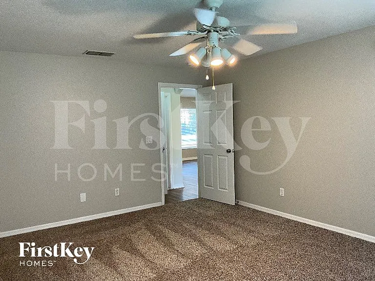 709 La Costa St — Photo 12