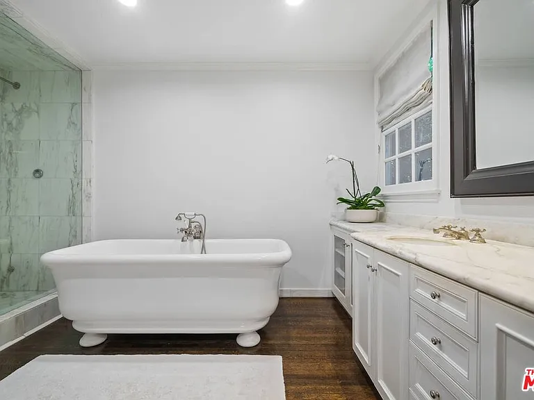 10576 Lindbrook Dr — Photo 35