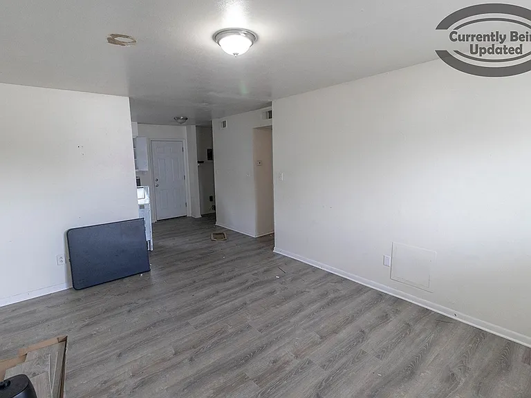 701 W Cunningham Dr #1 — Photo 3