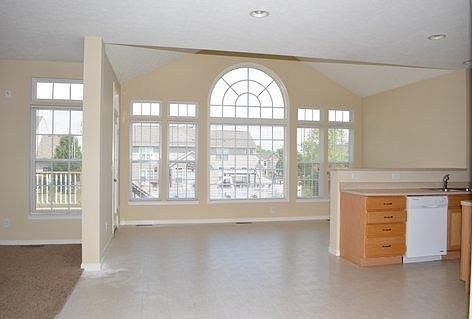 3rd image of 5416 Roseland Pl