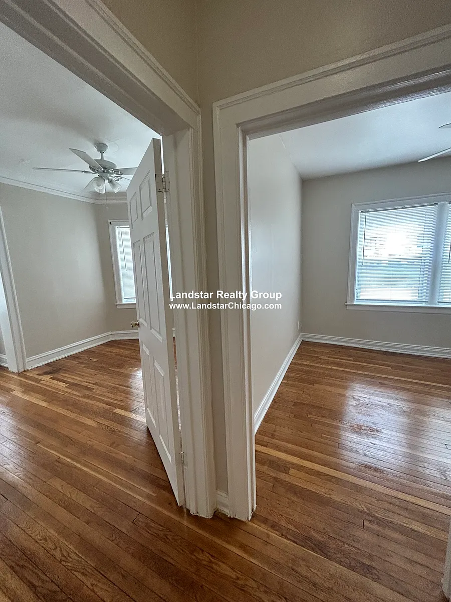 Building Photo - 7737 N Sheridan Rd #1