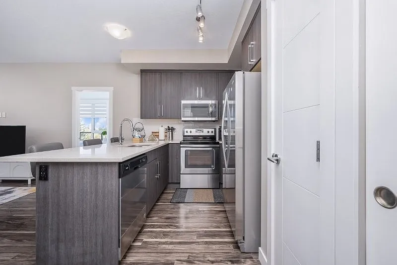 2 bed, 888 sqft, $2,500 — Photo 4