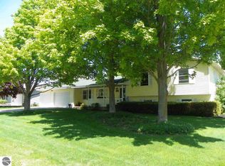 921 Valley View Dr, Traverse City, MI 49685