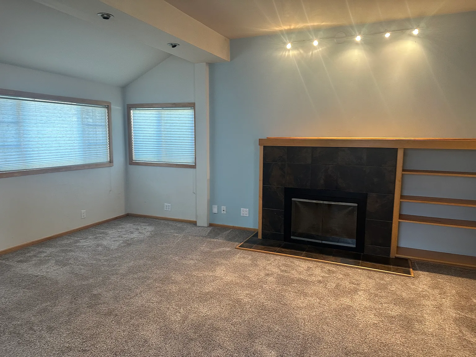 2 bed, 971 sqft, $3,300 — Photo 3