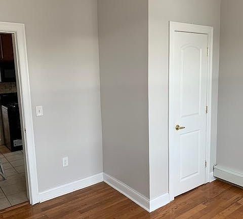 4th image of 18 Wright Ave