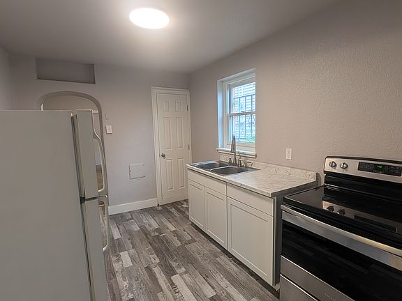 5th image of 509 Broadway Ave APT 4