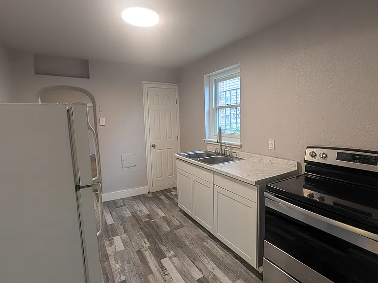 509 Broadway Ave #4 — Photo 5