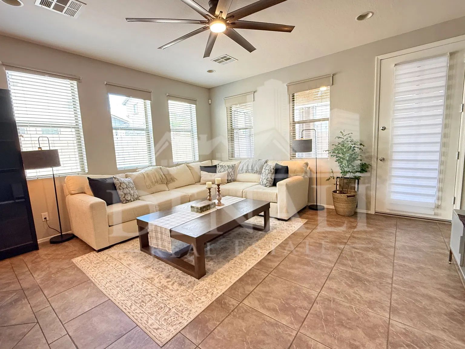 3 bed, 2.5 bath, 1675 sqft, $2,600 — Photo 3