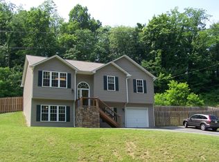 1832 McCauley Ave, Salem, VA 24153