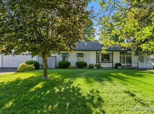 185 Cambridge Ave, Holland, MI 49423