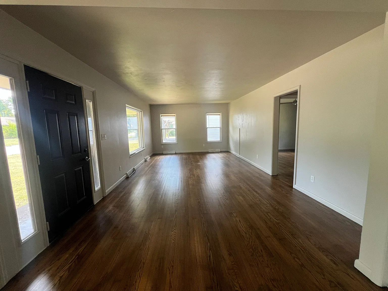 3 bed, 1.5 bath, 1574 sqft, $1,395 — Photo 2