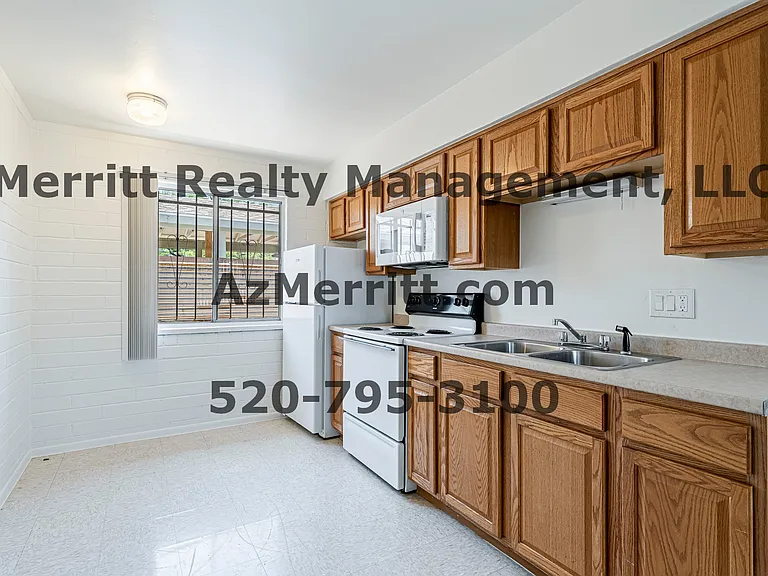 1598 N Fremont Ave #1 — Photo 8
