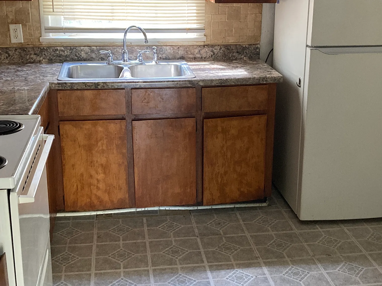 3 bed, 825 sqft, $1,000 — Photo 3