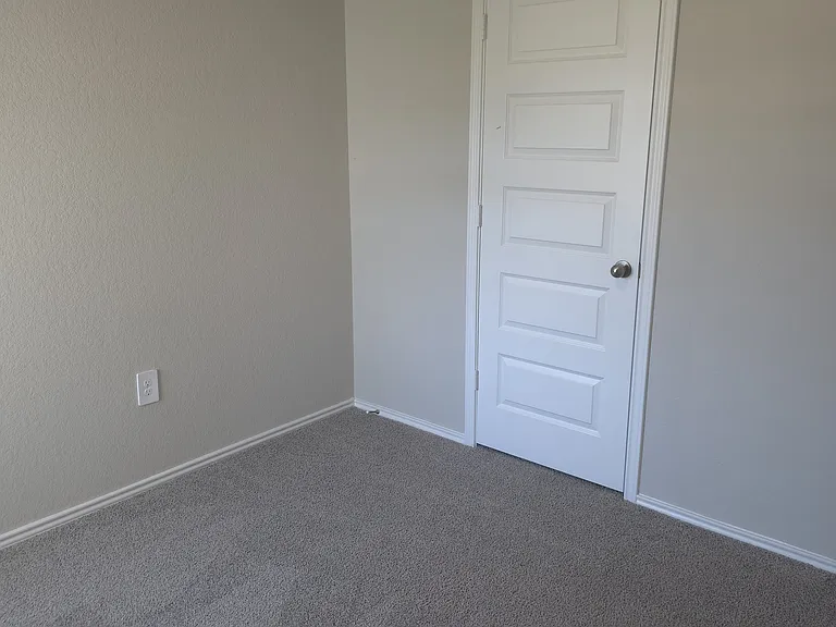 1124 Whitneyway Ln — Photo 11