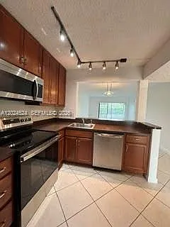 Kensington Walk Condo — Photo 4