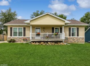 702 Patchett Dr NE, Mitchellville, IA 50169
